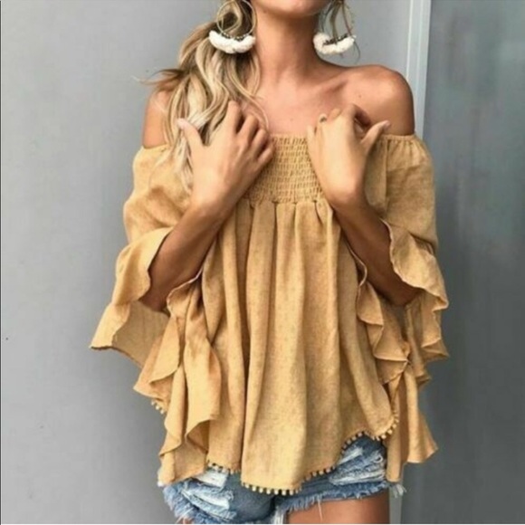 Tops - Host pick!!🎉Off the shoulder Kimono blouse